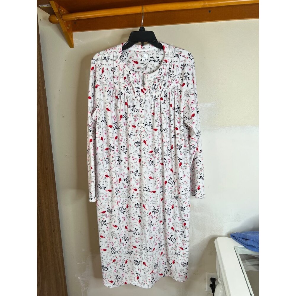 Aria Collection XL White Floral Cardinal Print Long Sleeve Button Front Nightgow